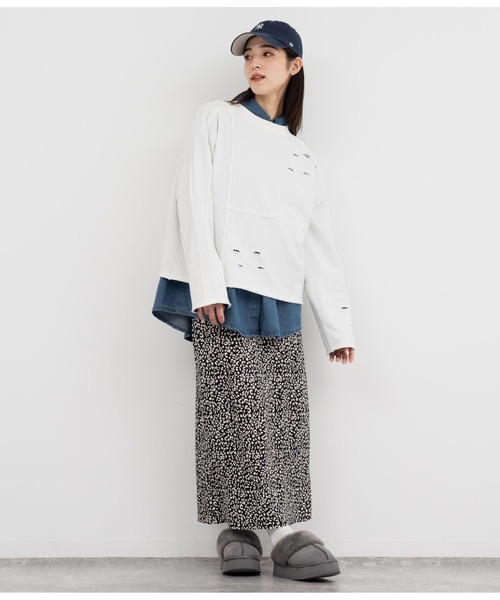 ANAP（アナップ）の「アウトシームダメージ裏毛スウェットトレーナー（スウェット・レディース・ブラック/オフホワイト・FREE）」の7枚目の写真