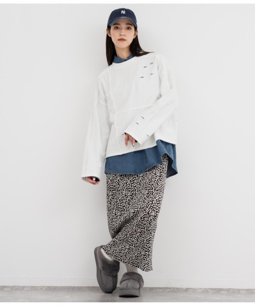 ANAP（アナップ）の「アウトシームダメージ裏毛スウェットトレーナー（スウェット・レディース・ブラック/オフホワイト・FREE）」の8枚目の写真