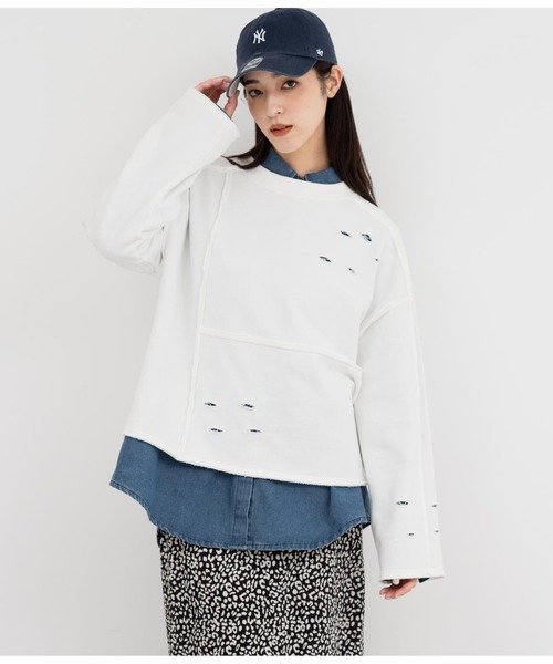 ANAP（アナップ）の「アウトシームダメージ裏毛スウェットトレーナー（スウェット・レディース・ブラック/オフホワイト・FREE）」の4枚目の写真