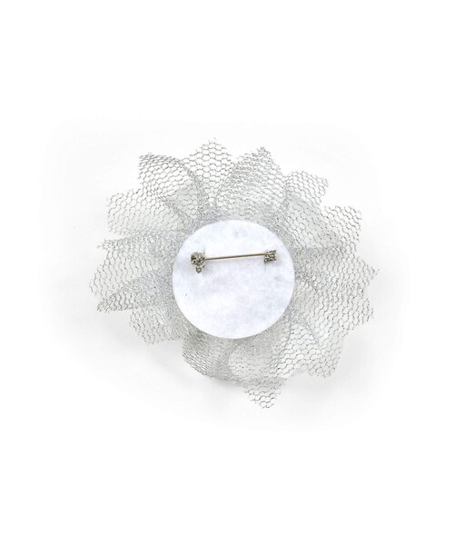 BeBe（ベベ）の「【日本製】パール付きコサージュ（ブローチ/コサージュ・キッズ・ホワイト/パープル・FREE）」の6枚目の写真