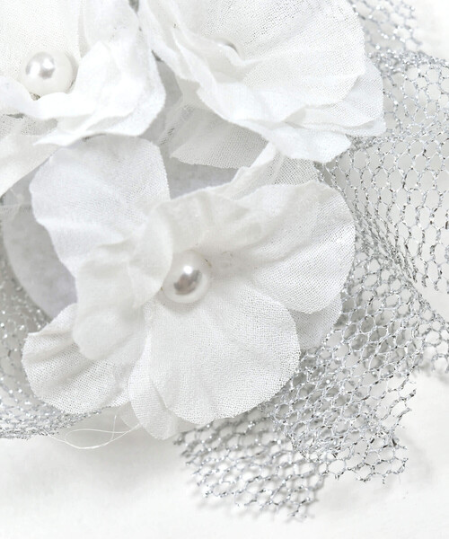 BeBe（ベベ）の「【日本製】パール付きコサージュ（ブローチ/コサージュ・キッズ・ホワイト/パープル・FREE）」の8枚目の写真