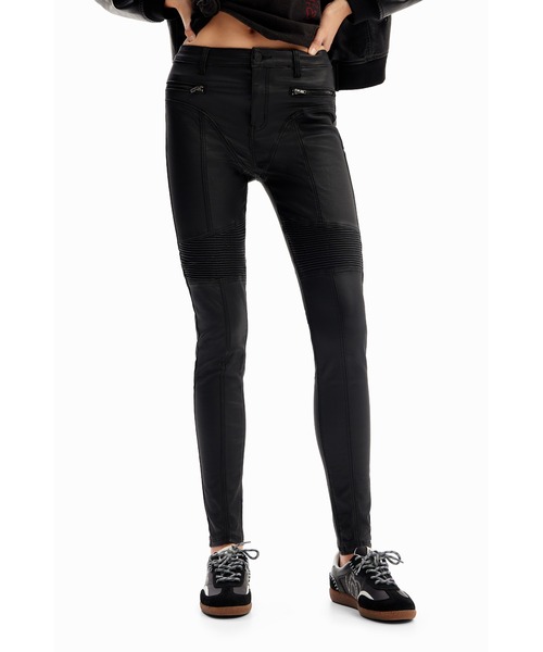 Desigual（デシグアル）の「レザー調 スリムパンツ（その他パンツ・レディース・ブラック・38/34/42/44/36/40）」の8枚目の写真