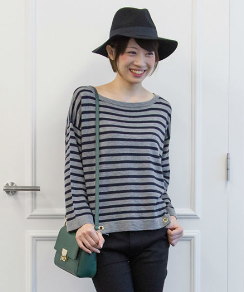 NATURAL BEAUTY BASIC(ナチュラルビューティーベーシック)の「【JJ 12月号掲載】ハトメ釦ニット(ニット/セーター・レディース・ネイビー/グレー/ホワイト系その他/レッド/グレー系その他/ダークベージュ・MEDIUM)」の4枚目の写真