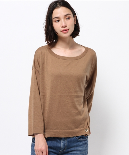 NATURAL BEAUTY BASIC(ナチュラルビューティーベーシック)の「【JJ 12月号掲載】ハトメ釦ニット(ニット/セーター・レディース・ネイビー/グレー/ホワイト系その他/レッド/グレー系その他/ダークベージュ・MEDIUM)」の5枚目の写真