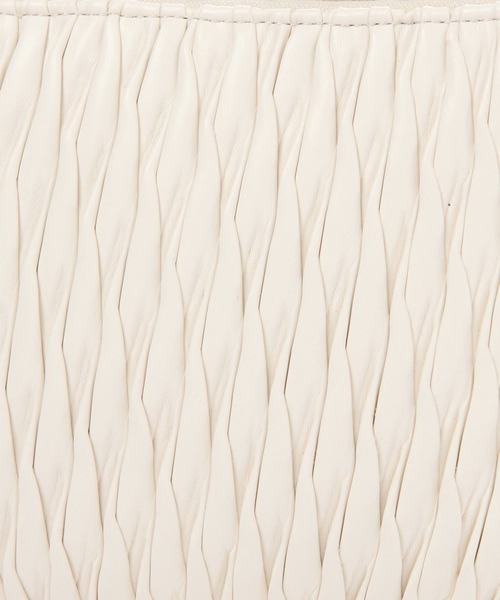 LAKOLE（ラコレ）の「ランダムプリーツパデットショルダーバッグ / 100206（ショルダーバッグ・レディース・ブラック/オフホワイト/その他1/ライトグリーン・FREE）」の17枚目の写真