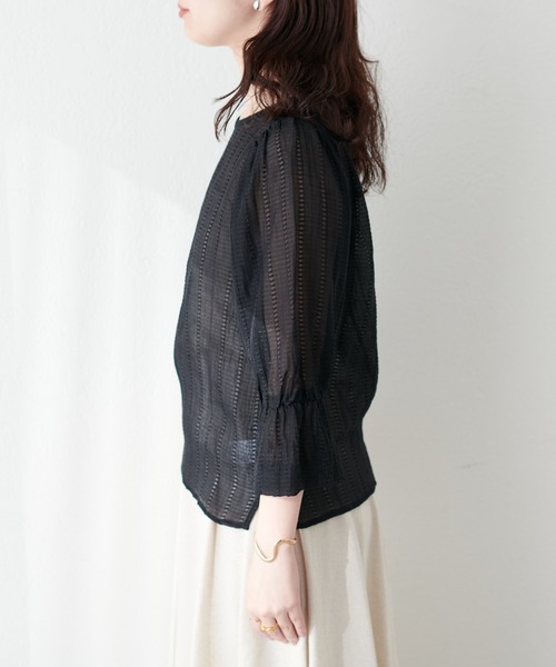 natural couture(ナチュラルクチュール)の「変わり織りシアー素材ブラウス(シャツ/ブラウス・レディース・ブラック/オフホワイト/ミント/ライトベージュ・FREE)」の21枚目の写真