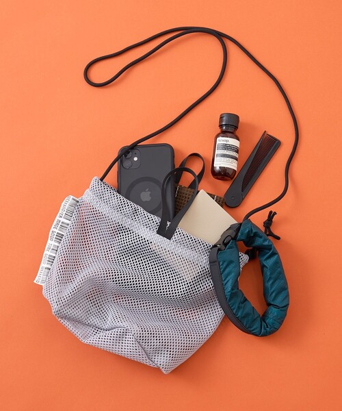 WEEKEND(ER)（ウィークエンダー）の「WEEKEND(ER) × FREAK'S STORE/ウィークエンダー × フリークスストア 別注 メッシュミニショルダーバッグ（ショルダーバッグ・レディース・グリーン/イエロー/オレンジ/グレー/ブルー・ONE SIZE）」の2枚目の写真