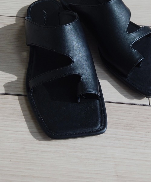 y/m by RIKA（イムバイリカ）の「スリーポイントサンダル（サンダル・レディース・ブラック・MEDIUM/LARGE/SMALL）」の2枚目の写真