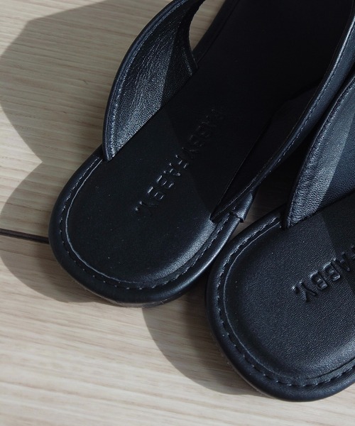 y/m by RIKA（イムバイリカ）の「スリーポイントサンダル（サンダル・レディース・ブラック・MEDIUM/LARGE/SMALL）」の9枚目の写真