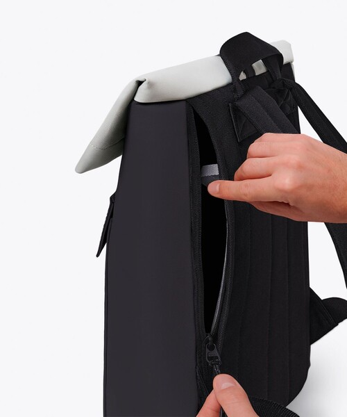 UCON ACROBATICS（ユーコンアクロバティックス）の「【UCON ACROBATICS/ユーコン・アクロバティックス】Jasper Mini Backpack Aloe（バックパック/リュック・メンズ・ブラック系その他・FREE）」の9枚目の写真