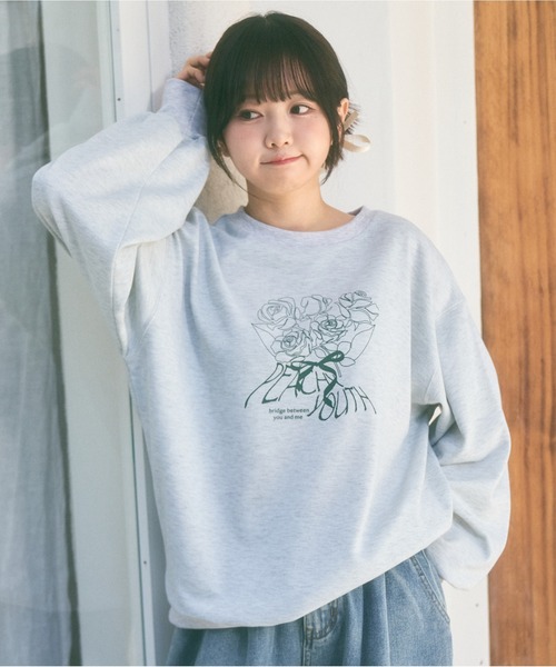 Ada.(エイダ)の「<Peachyyouth × Ada.>ブーケプリント カジュアル スウェット(スウェット・レディース・アイボリー/ネイビー/オートミール・M/L)」の1枚目の写真