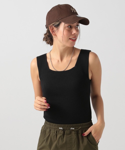 BAYFLOW（ベイフロー）の「[デコルテが綺麗にみえる]スクエアニットタンク（タンクトップ・レディース・アイボリー/ブルー/ブラック・FREE）」の2枚目の写真