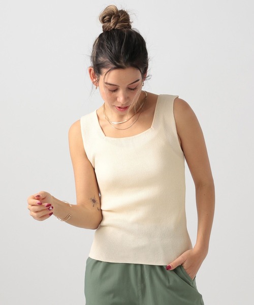 BAYFLOW（ベイフロー）の「[デコルテが綺麗にみえる]スクエアニットタンク（タンクトップ・レディース・アイボリー/ブルー/ブラック・FREE）」の16枚目の写真