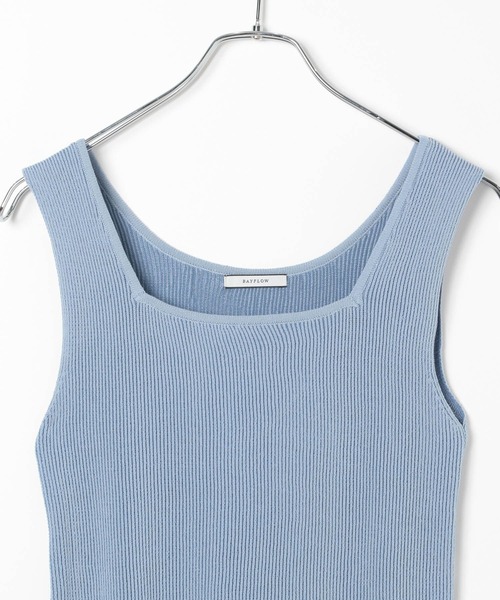 BAYFLOW（ベイフロー）の「[デコルテが綺麗にみえる]スクエアニットタンク（タンクトップ・レディース・アイボリー/ブルー/ブラック・FREE）」の17枚目の写真