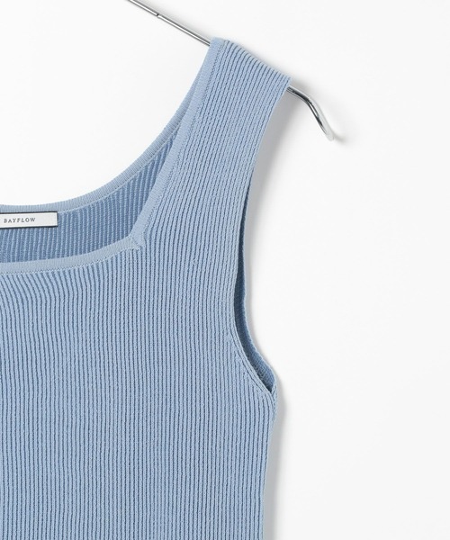 BAYFLOW（ベイフロー）の「[デコルテが綺麗にみえる]スクエアニットタンク（タンクトップ・レディース・アイボリー/ブルー/ブラック・FREE）」の15枚目の写真
