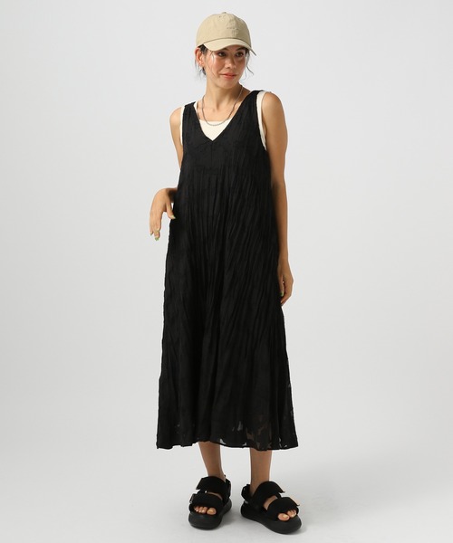 BAYFLOW（ベイフロー）の「[デコルテが綺麗にみえる]スクエアニットタンク（タンクトップ・レディース・アイボリー/ブルー/ブラック・FREE）」の5枚目の写真