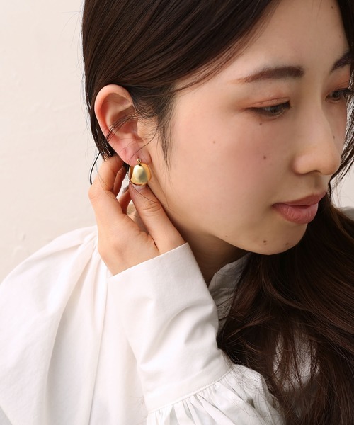 colleca la（コレカラ）の「[stainless]ステンレス・ワイドフープピアス〈金属アレルギー対応〉（ピアス（両耳用）・レディース・ゴールド/シルバー/ピンクゴールド・FREE）」の4枚目の写真