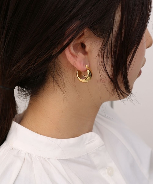 colleca la（コレカラ）の「[stainless]ステンレス・ワイドフープピアス〈金属アレルギー対応〉（ピアス（両耳用）・レディース・ゴールド/シルバー/ピンクゴールド・FREE）」の5枚目の写真