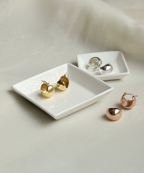 colleca la（コレカラ）の「[stainless]ステンレス・ワイドフープピアス〈金属アレルギー対応〉（ピアス（両耳用）・レディース・ゴールド/シルバー/ピンクゴールド・FREE）」の7枚目の写真