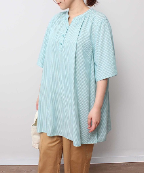 MB mint breeze(エムビーミントブリーズ)の「【WEB&一部店舗限定】【LL~6L 大きいサイズ】接触冷感バンドカラーチュニックブラウス(チュニック・レディース・オフホワイト/ブルー/グリーン/ネイビー・LL/3L/4L/5L)」の2枚目の写真