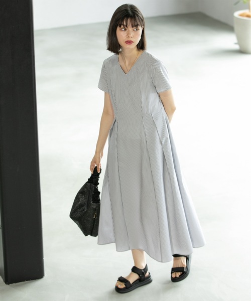 OPAQUE.CLIP(オペークドットクリップ)の「◆ドライタッチフィット&フレアワンピース【ストレッチ/イージーケア/吸水速乾/洗濯機洗い可】(ワンピース・レディース・ブラック/ホワイト系3/ブルーグリーン・38/42/36/40)」の2枚目の写真