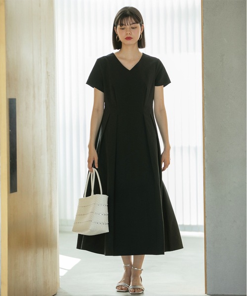 OPAQUE.CLIP(オペークドットクリップ)の「◆ドライタッチフィット&フレアワンピース【ストレッチ/イージーケア/吸水速乾/洗濯機洗い可】(ワンピース・レディース・ブラック/ホワイト系3/ブルーグリーン・38/42/36/40)」の5枚目の写真