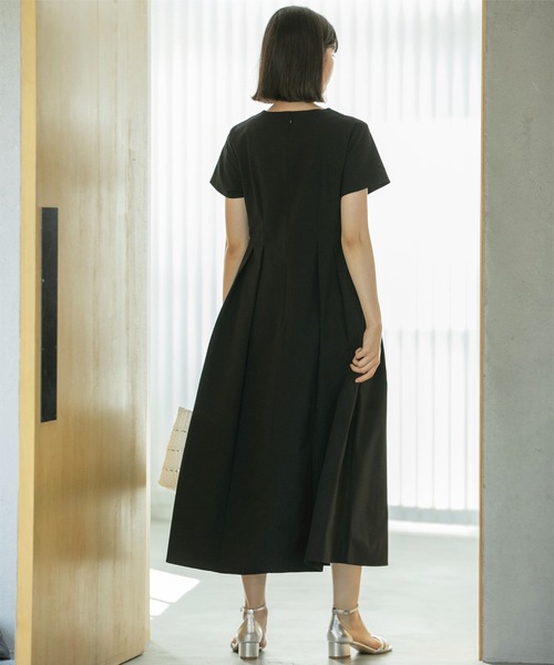 OPAQUE.CLIP(オペークドットクリップ)の「◆ドライタッチフィット&フレアワンピース【ストレッチ/イージーケア/吸水速乾/洗濯機洗い可】(ワンピース・レディース・ブラック/ホワイト系3/ブルーグリーン・38/42/36/40)」の7枚目の写真