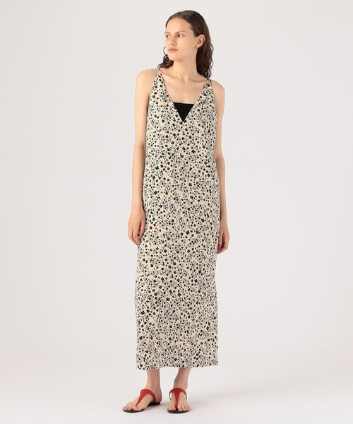 MACPHEE（マカフィー）の「フラワープリント キャミソールワンピース（ワンピース・レディース・ブラック系その他/ライトベージュ・36）」の3枚目の写真