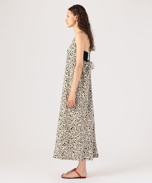 MACPHEE（マカフィー）の「フラワープリント キャミソールワンピース（ワンピース・レディース・ブラック系その他/ライトベージュ・36）」の4枚目の写真