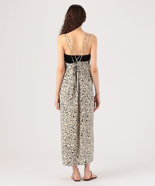 MACPHEE（マカフィー）の「フラワープリント キャミソールワンピース（ワンピース・レディース・ブラック系その他/ライトベージュ・36）」の5枚目の写真