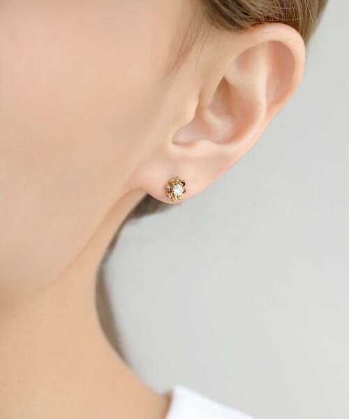 ANEMONE(アネモネ)の「【ステンレス】ビジュー×ミニフラワーピアス(ピアス(両耳用)・レディース・ゴールド/ピンクゴールド・FREE)」の6枚目の写真