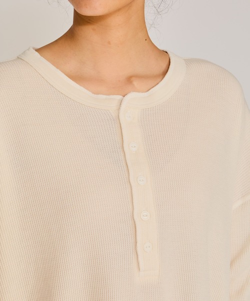 HANES（ヘインズ）の「【Hanes/ヘインズ】レディース ヘンリーネック（Tシャツ/カットソー・レディース・オフホワイト/ブラック/ダークネイビー/ヘザーグレー・FREE）」の5枚目の写真