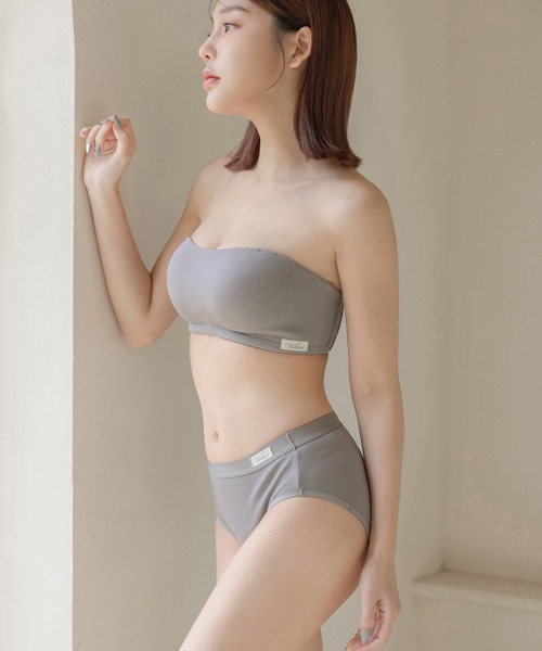 tu-hacci（ツーハッチ）の「ズレずに盛れる！2wayリブストラップレスブラジャー【ブラジャー単品】（ブラジャー・レディース・ブラック/グレー/キナリ・A70/A75/B65/B70/B75/B80/C65/C70/C75/C80/D65/D70/D75/D80/E65/E70/E75/E80/F65/F70/F75）」の20枚目の写真