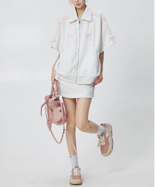 tシャツ A'GEM/9 × .kom 「.KOM/ドットケーオーエム」 サイドリボンクロップ Tシャツ レディース KOM tシャツ A'GEM/9 × .kom 「.KOM/ドットケーオーエム