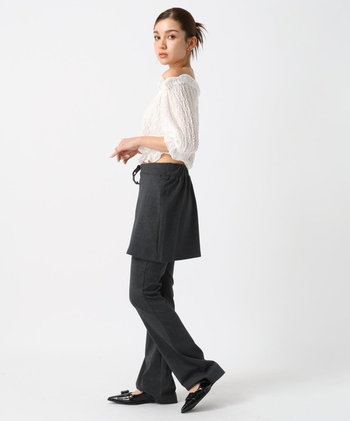FOREVER 21（フォーエバー トゥエンティーワン）の「【2024FW】レイヤードカットフレアパンツ（その他パンツ・レディース・グレー/ブラック・SMALL/MEDIUM）」の4枚目の写真