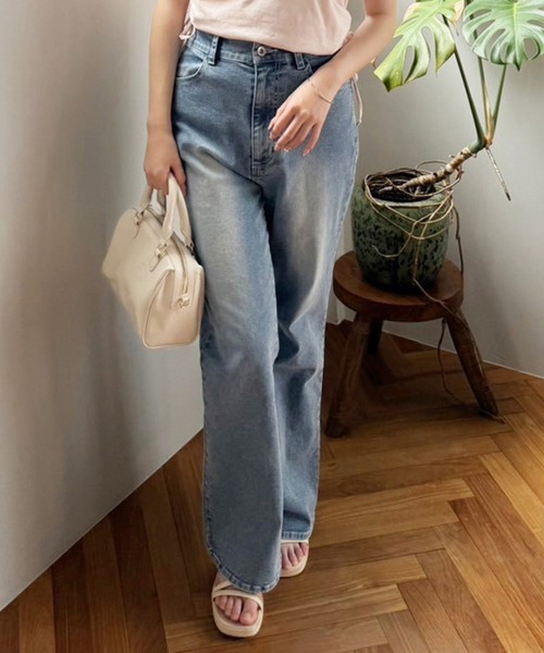 one after another NICE CLAUP（ワンアフターアナザーナイスクラップ）の「フレアデニムパンツ（デニムパンツ・レディース・ライトブルー/ブルー/グレー/ブルー系その他・MEDIUM/SMALL）」の3枚目の写真