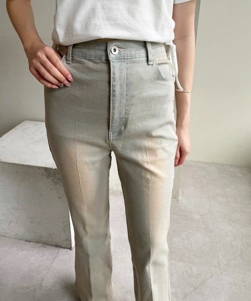 one after another NICE CLAUP（ワンアフターアナザーナイスクラップ）の「フレアデニムパンツ（デニムパンツ・レディース・ライトブルー/ブルー/グレー/ブルー系その他・MEDIUM/SMALL）」の15枚目の写真