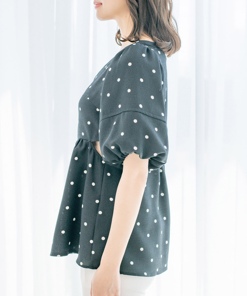 Jayro(ジャイロ)の「ドットプリントV衿ブラウス(シャツ/ブラウス・レディース・ベージュ/ブラック・M)」の17枚目の写真