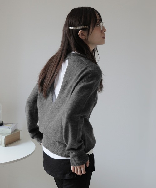 LAFFMO(ラフモ)の「バックオープンニット(ニット/セーター・レディース・グレー/ブラック/カーキ/ダークグレー・F)」の21枚目の写真