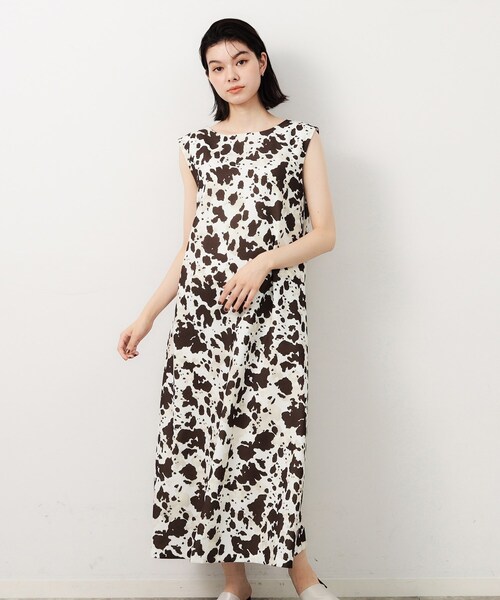 セール】アニマル柄プリントAラインワンピース【洗濯機洗い可