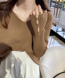 ECLIN（エクラン）の「袖ボタンVネックリブニットトップス（ニット/セーター）」