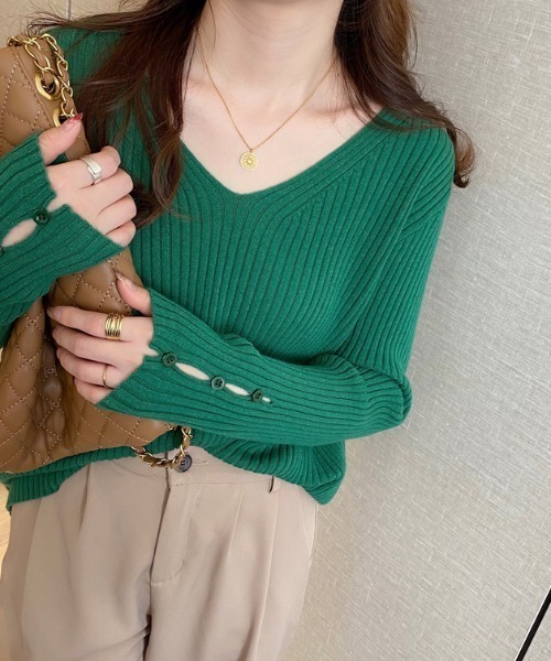 ECLIN（エクラン）の「袖ボタンVネックリブニットトップス（ニット/セーター・レディース・モカ/ブラック/アイボリー/カーキ/グリーン・FREE）」の20枚目の写真