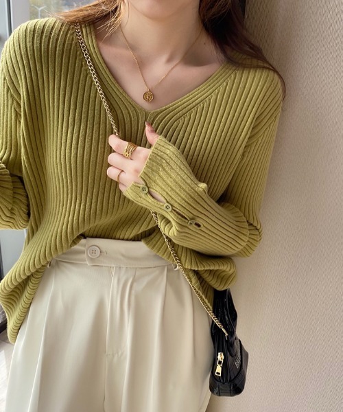 ECLIN（エクラン）の「袖ボタンVネックリブニットトップス（ニット/セーター・レディース・モカ/ブラック/アイボリー/カーキ/グリーン・FREE）」の12枚目の写真