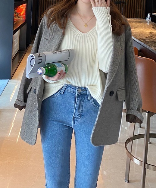 ECLIN（エクラン）の「袖ボタンVネックリブニットトップス（ニット/セーター・レディース・モカ/ブラック/アイボリー/カーキ/グリーン・FREE）」の16枚目の写真