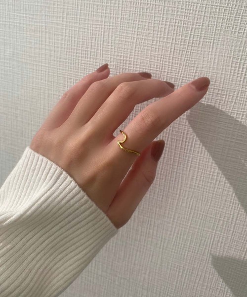 emouv by est（エモーヴバイエスト）の「デザインシンプルリング（リング・レディース・シルバー/ゴールド・5号/6号/7号）」の2枚目の写真