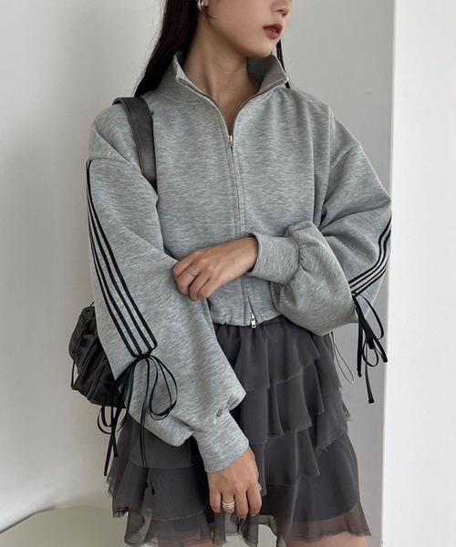 one after another NICE CLAUP（ワンアフターアナザーナイスクラップ）の「袖リボントラックジャケット（スウェット・レディース・ブラック/オフホワイト/杢グレー/チャコールグレー・FREE）」の4枚目の写真