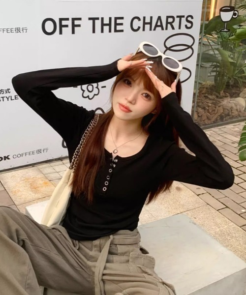 DIAVEL（ディアベル）の「【人気新色登場入荷済！今すぐチェック！】韓国風リブカットソー 長袖トップス／ヘンリーネック＆ボタンデザイン（Tシャツ/カットソー・レディース・ブラック/ホワイト/グレー/ネイビー/ブラウン・M）」の21枚目の写真