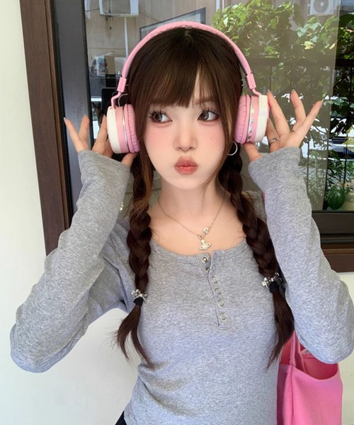 DIAVEL（ディアベル）の「【人気新色登場入荷済！今すぐチェック！】韓国風リブカットソー 長袖トップス／ヘンリーネック＆ボタンデザイン（Tシャツ/カットソー・レディース・ブラック/ホワイト/グレー/ネイビー/ブラウン・M）」の6枚目の写真