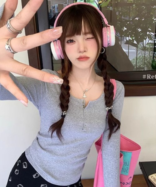 DIAVEL（ディアベル）の「【人気新色登場入荷済！今すぐチェック！】韓国風リブカットソー 長袖トップス／ヘンリーネック＆ボタンデザイン（Tシャツ/カットソー・レディース・ブラック/ホワイト/グレー/ネイビー/ブラウン・M）」の8枚目の写真