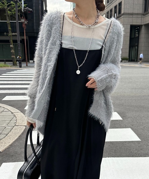 DouDou(ドゥドゥ)の「【WEB限定】フェザー×ラメニットカーディガン(カーディガン/ボレロ・レディース・チャコールグレー/シルバー/アイボリー・FREE)」の3枚目の写真